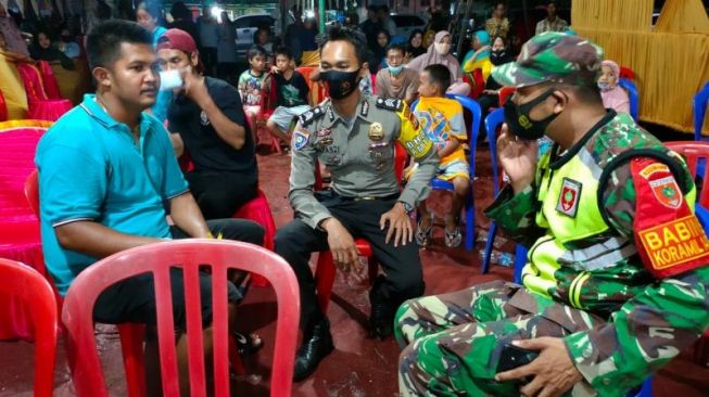 Heboh! Hajatan Nikah Berujung Kontes Waria Dibubarkan Polisi